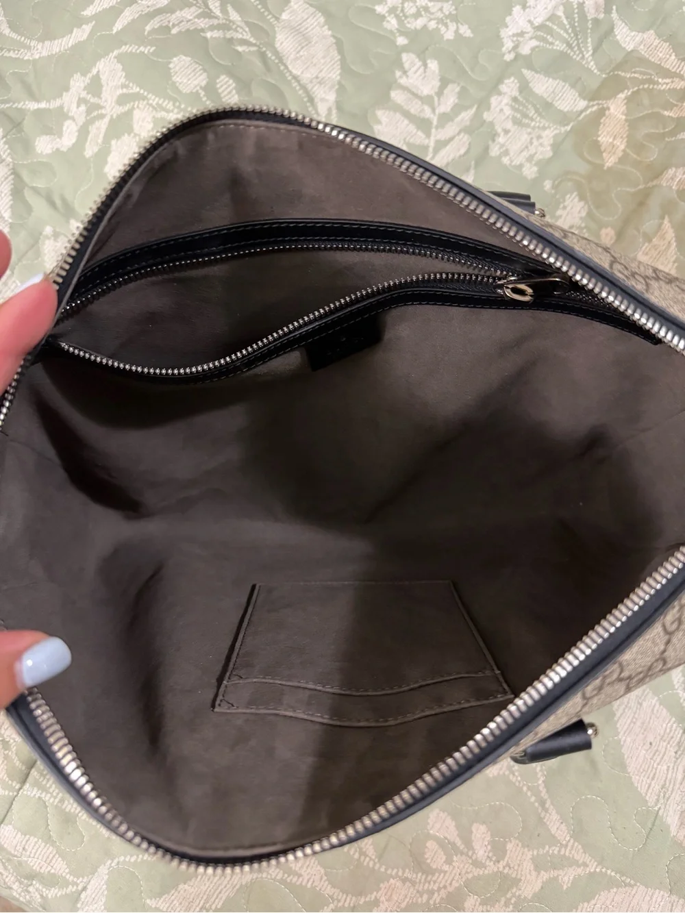Authentic Gently used Gucci office bag in excellent condition.
